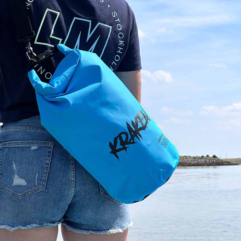 KRAKEN Dry Bag 10L Blue Lifestyle close-up