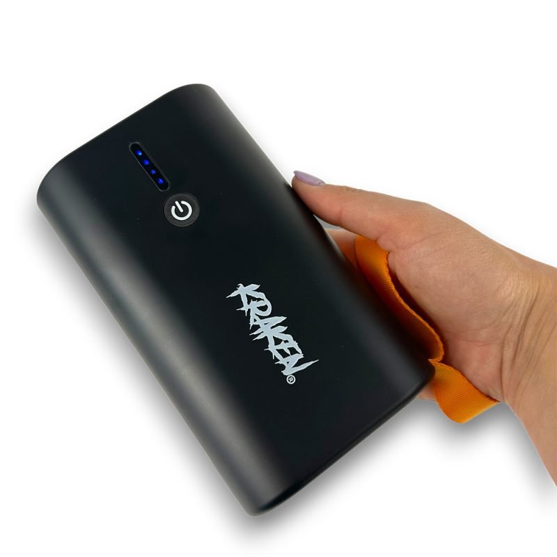 KRAKEN Powerbank voor 12 Volt Pomp in hand